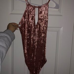 F21- APRICOT VELVET BODYSUIT✨